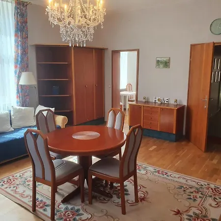 Park Apartment *